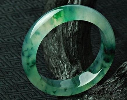 意绵绵翡翠手镯的简单介绍-第2张图片-翡翠网 意绵绵翡翠手镯的简单介绍-第2张图片-翡翠网