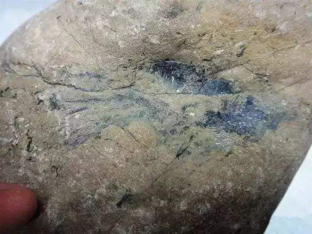 翡翠公盘原石切割,翡翠公盘原石-第1张图片-翡翠网 翡翠公盘原石切割,翡翠公盘原石-第1张图片-翡翠网