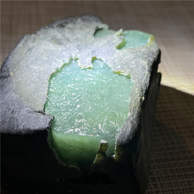 郑州玉器翡翠原石价格鉴定郑州市翡翠玉石鉴定中心在哪里-第2张图片-翡翠网 郑州玉器翡翠原石价格鉴定郑州市翡翠玉石鉴定中心在哪里-第2张图片-翡翠网