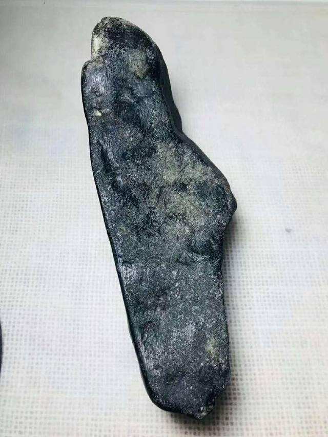 翡翠原石底子灰,灰翡翠原石-第2张图片-翡翠网