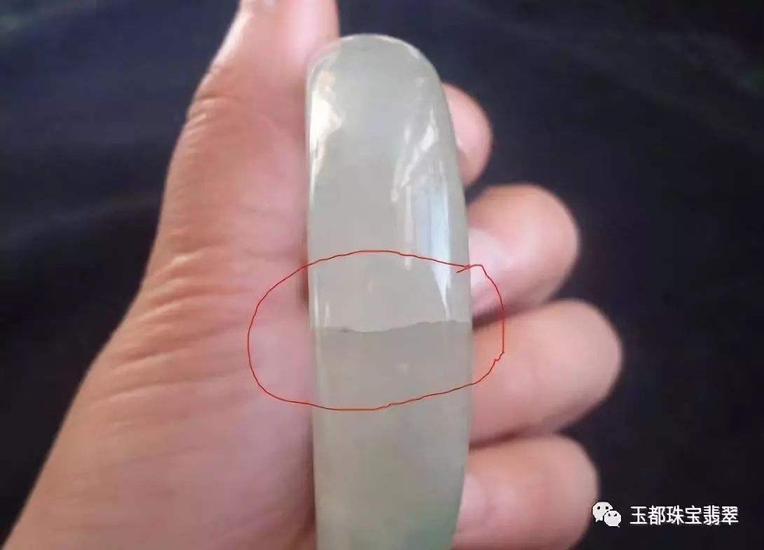 翡翠原石有裂纹,翡翠原石绺裂-第1张图片-翡翠网 翡翠原石有裂纹,翡翠原石绺裂-第1张图片-翡翠网