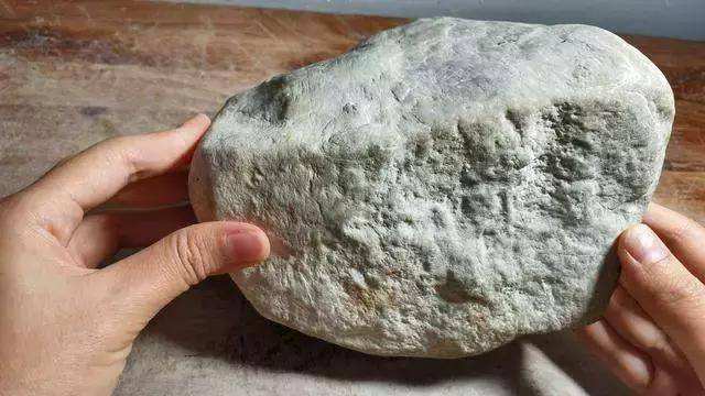 假皮翡翠原石特点假皮翡翠原石-第1张图片-翡翠网