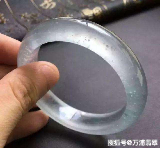 高冰雪花棉翡翠图片大全,高冰雪花棉的翡翠手镯-第1张图片-翡翠网 高冰雪花棉翡翠图片大全,高冰雪花棉的翡翠手镯-第1张图片-翡翠网