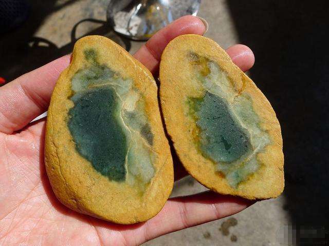 如何鉴定翡翠原石毛料翡翠手镯毛料怎么看真假-第2张图片-翡翠网 如何鉴定翡翠原石毛料翡翠手镯毛料怎么看真假-第2张图片-翡翠网