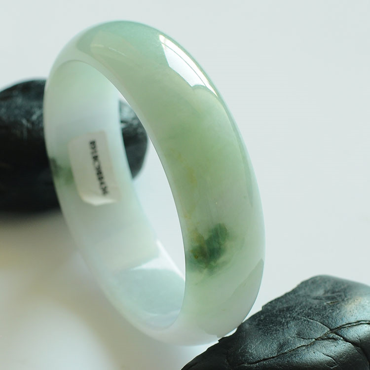 高冰种翡翠和冰种翡翠区别,高冰种翡翠知识讲解-第2张图片-翡翠网 高冰种翡翠和冰种翡翠区别,高冰种翡翠知识讲解-第2张图片-翡翠网