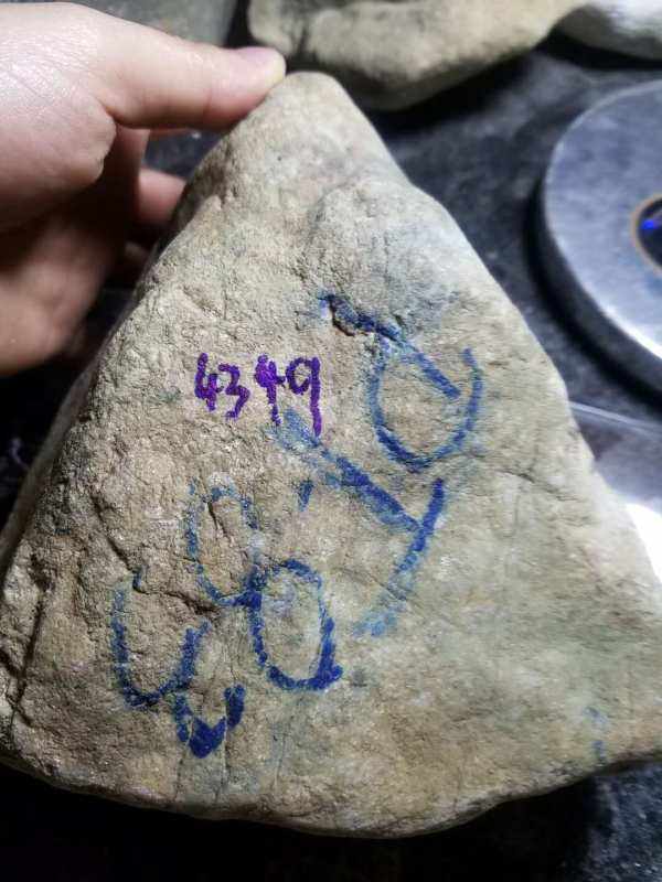 木那场口翡翠原石的特点翡翠原石木那敞口知识-第2张图片-翡翠网 木那场口翡翠原石的特点翡翠原石木那敞口知识-第2张图片-翡翠网