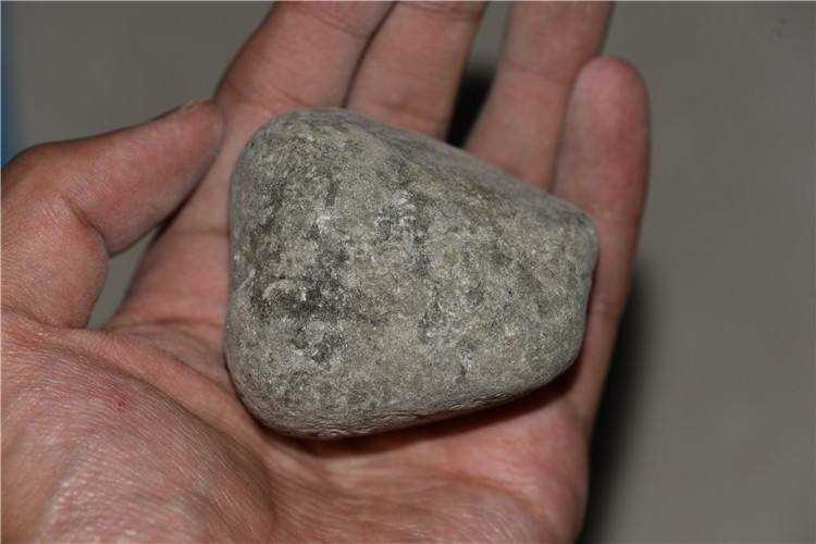 翡翠原石全身有松花有机会开出绿吗?,满身绿松花的翡翠原石-第1张图片-翡翠网