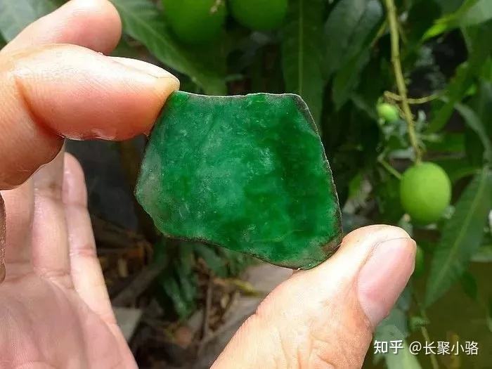 500万左右的翡翠原石,500万左右的翡翠原石值多少钱-第1张图片-翡翠网 500万左右的翡翠原石,500万左右的翡翠原石值多少钱-第1张图片-翡翠网