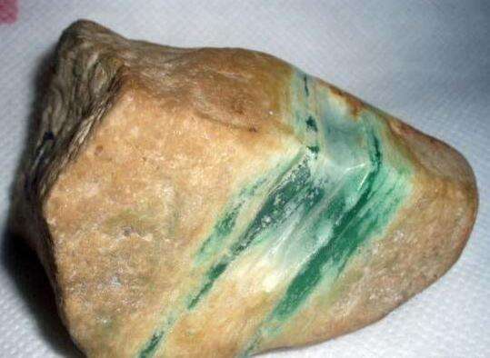 500万左右的翡翠原石,500万左右的翡翠原石值多少钱-第2张图片-翡翠网 500万左右的翡翠原石,500万左右的翡翠原石值多少钱-第2张图片-翡翠网