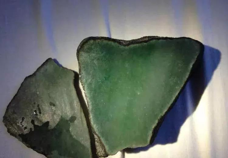 18万翡翠原石图片大全的简单介绍-第1张图片-翡翠网 18万翡翠原石图片大全的简单介绍-第1张图片-翡翠网