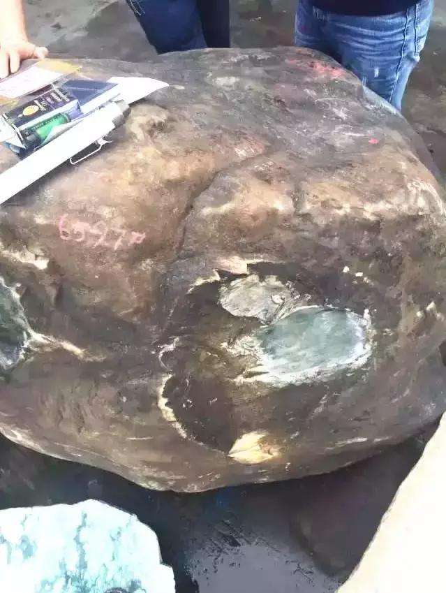 18万翡翠原石图片大全的简单介绍-第2张图片-翡翠网 18万翡翠原石图片大全的简单介绍-第2张图片-翡翠网