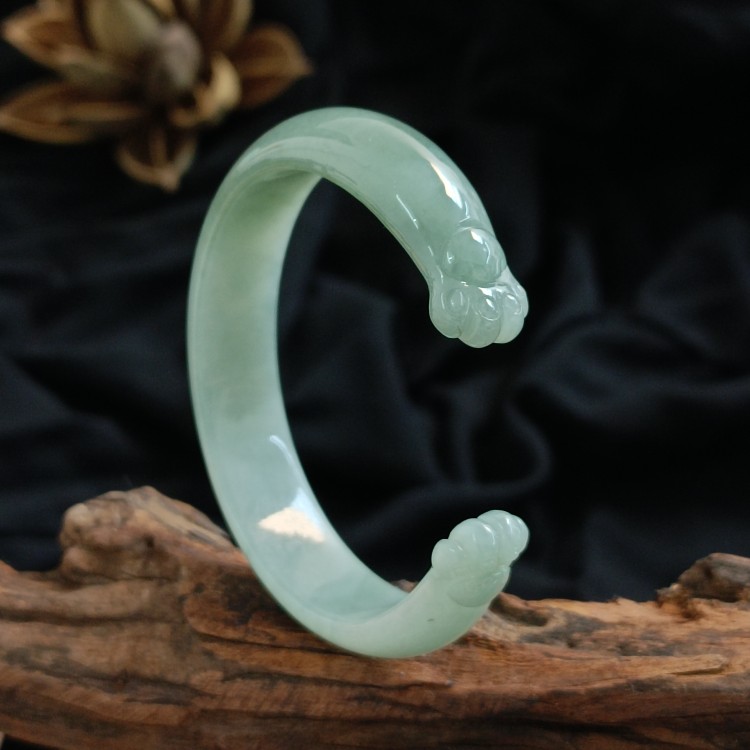 翡翠手镯开裂了怎么办,翡翠手镯裂了图片-第1张图片-翡翠网 翡翠手镯开裂了怎么办,翡翠手镯裂了图片-第1张图片-翡翠网