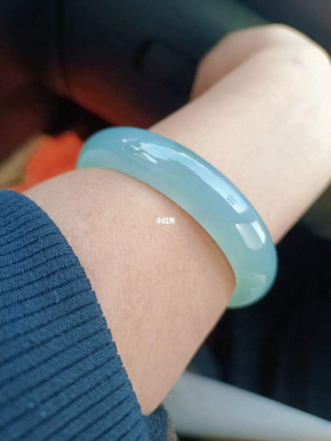蓝绿翡翠手镯适合戴吗,蓝绿色的翡翠手镯好不好-第1张图片-翡翠网 蓝绿翡翠手镯适合戴吗,蓝绿色的翡翠手镯好不好-第1张图片-翡翠网