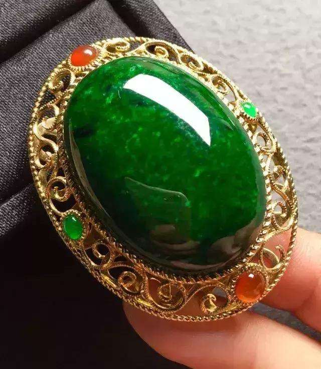 关于翡翠最实用的知识学点扎实的翡翠知识-第1张图片-翡翠网 关于翡翠最实用的知识学点扎实的翡翠知识-第1张图片-翡翠网