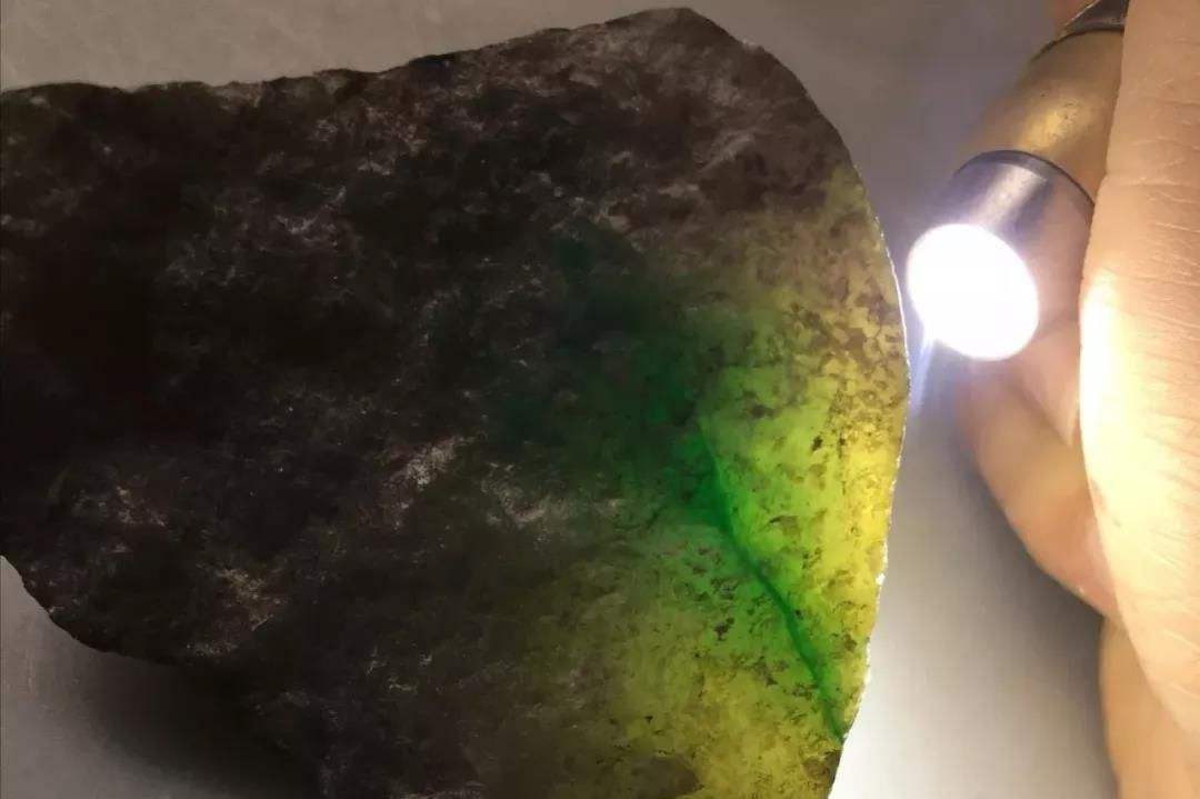 宇宙星球纹身图案及其寓意翡翠知识星球纹身-第2张图片-翡翠网 宇宙星球纹身图案及其寓意翡翠知识星球纹身-第2张图片-翡翠网