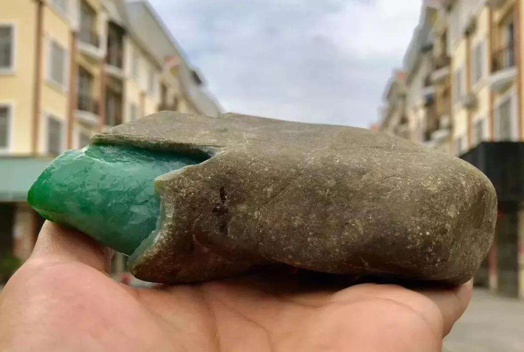 央视新闻13套在线直播翡翠原石中央13新闻频道直播在线观看非翠原石造假-第1张图片-翡翠网