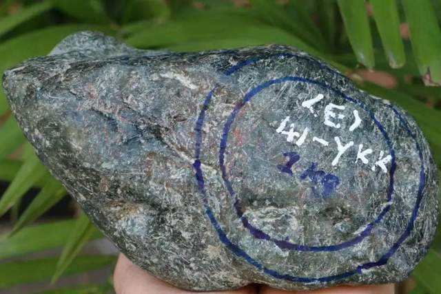 央视新闻13套在线直播翡翠原石中央13新闻频道直播在线观看非翠原石造假-第2张图片-翡翠网