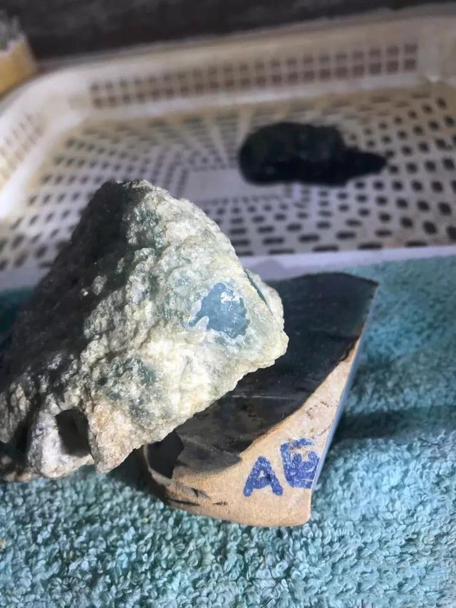 台湾玉原石的鉴别方法,台湾翡翠原石在哪-第1张图片-翡翠网