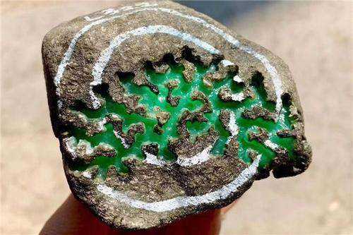 翡翠原石哪里可以鉴定真伪翡翠原石哪里可以鉴定-第1张图片-翡翠网 翡翠原石哪里可以鉴定真伪翡翠原石哪里可以鉴定-第1张图片-翡翠网