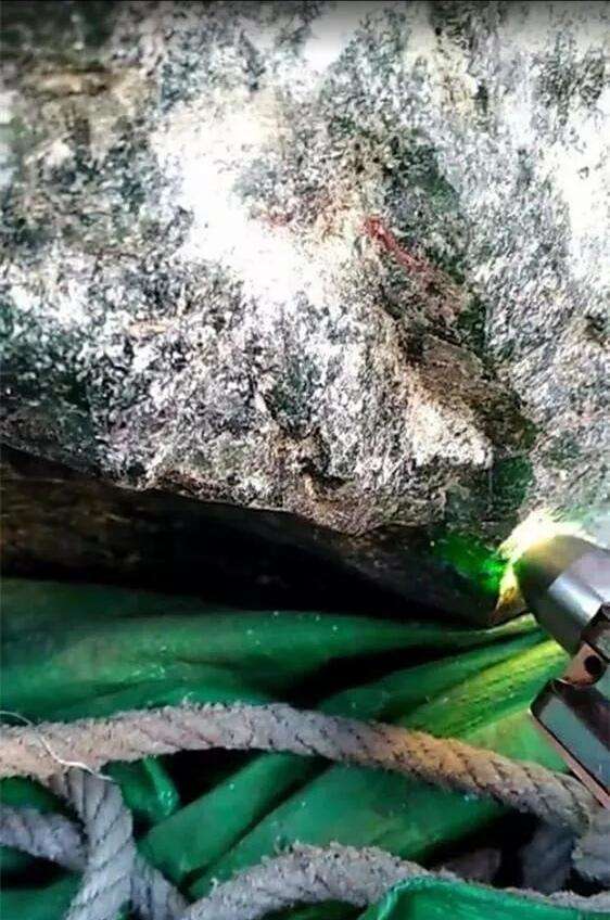 巨型翡翠原石图片,巨型翡翠原石图片及价格-第2张图片-翡翠网 巨型翡翠原石图片,巨型翡翠原石图片及价格-第2张图片-翡翠网