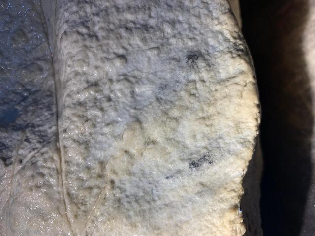 翡翠原石什么样的皮出什么料,翡翠原石什么样的皮壳种老-第2张图片-翡翠网