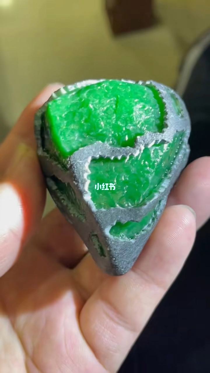 绿皮翡翠原石图片绿皮翡翠原石好不好-第1张图片-翡翠网 绿皮翡翠原石图片绿皮翡翠原石好不好-第1张图片-翡翠网