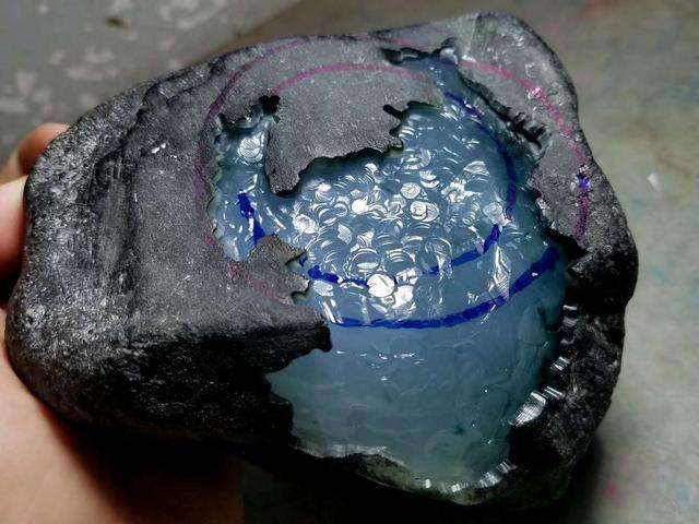 莫莫场口的翡翠原石老南齐翡翠原石的特点-第2张图片-翡翠网 莫莫场口的翡翠原石老南齐翡翠原石的特点-第2张图片-翡翠网