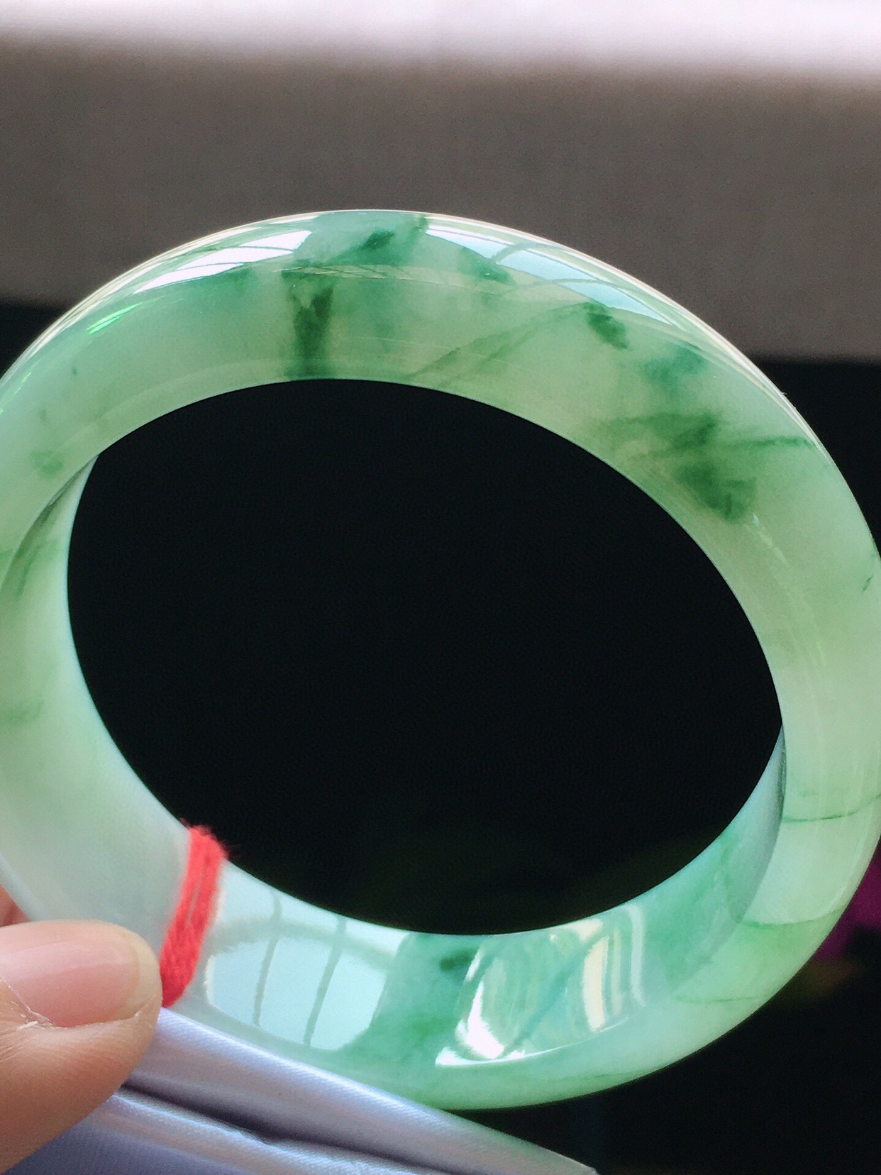 翡翠手镯圈口和其它手镯是一样的吗,翡翠手镯正圈和圆条圈口的差异-第2张图片-翡翠网 翡翠手镯圈口和其它手镯是一样的吗,翡翠手镯正圈和圆条圈口的差异-第2张图片-翡翠网