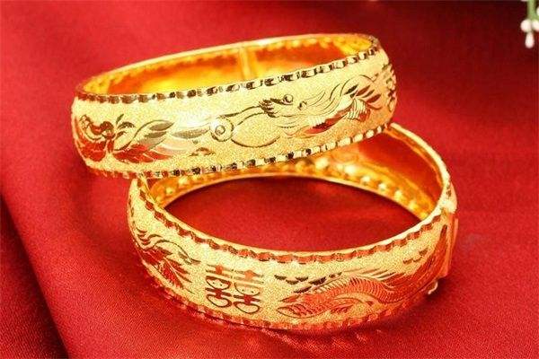 一只黄金手镯大概多少钱啊,一只黄金手镯大概多少钱-第2张图片-翡翠网 一只黄金手镯大概多少钱啊,一只黄金手镯大概多少钱-第2张图片-翡翠网