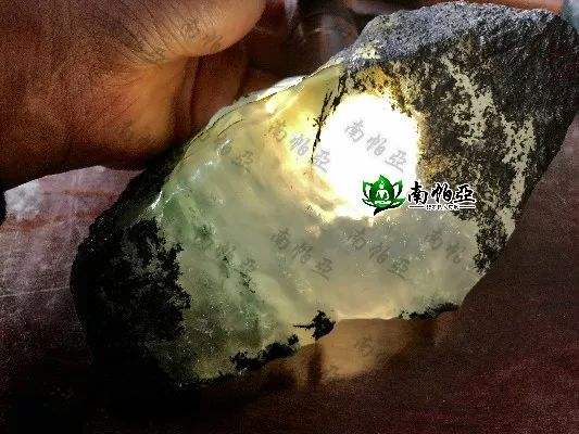 翡翠原石评语翡翠原石价值评估-第2张图片-翡翠网 翡翠原石评语翡翠原石价值评估-第2张图片-翡翠网