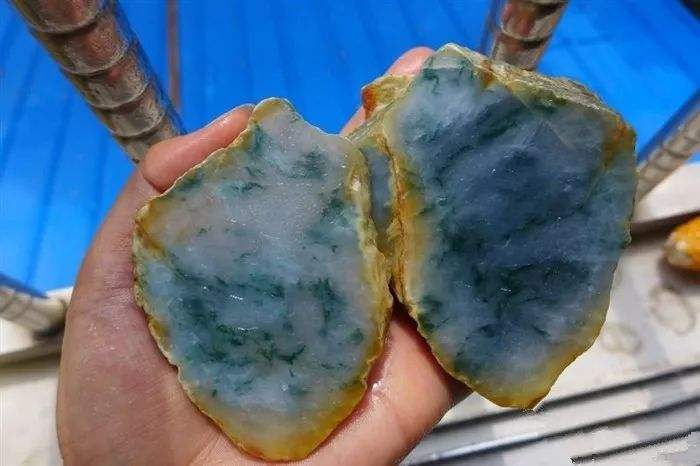 翡翠原石看肉灰翡翠怎么看底子灰-第1张图片-翡翠网 翡翠原石看肉灰翡翠怎么看底子灰-第1张图片-翡翠网