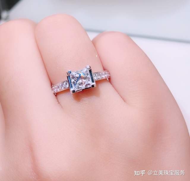 50分钻戒上手效果图70分钻戒和50分钻戒对比上手效果图-第2张图片-翡翠网 50分钻戒上手效果图70分钻戒和50分钻戒对比上手效果图-第2张图片-翡翠网