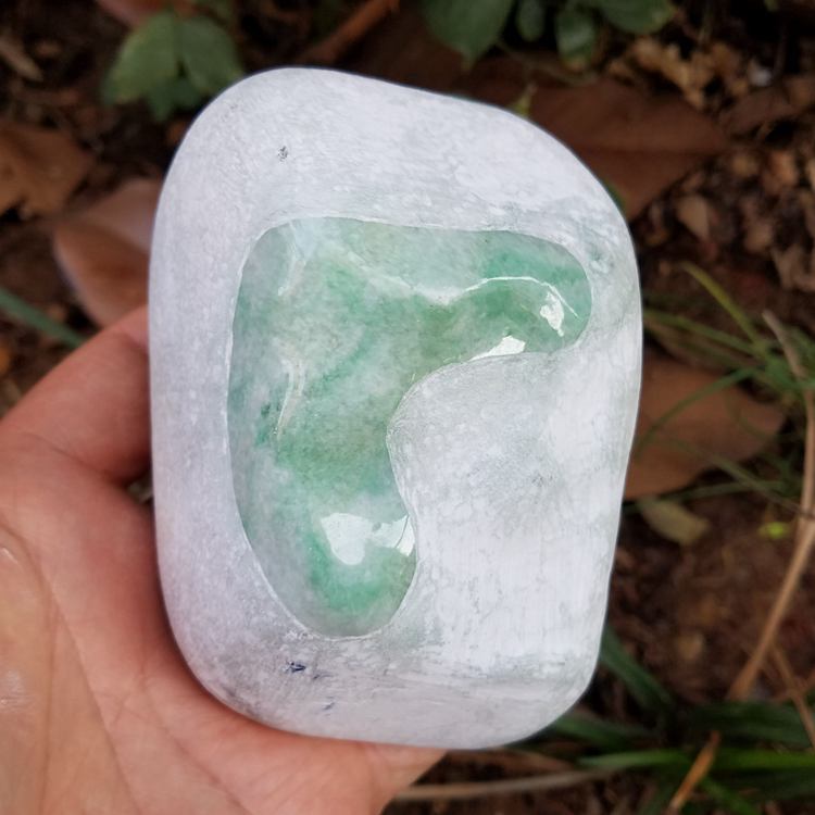 有翡翠原石玩翡翠原石玩皮革怎么玩-第2张图片-翡翠网 有翡翠原石玩翡翠原石玩皮革怎么玩-第2张图片-翡翠网