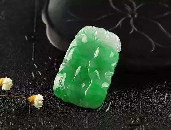 翡翠基本知识入门必买新手购买翡翠要注意什么-第1张图片-翡翠网 翡翠基本知识入门必买新手购买翡翠要注意什么-第1张图片-翡翠网