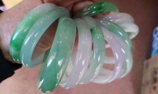 翡翠手镯怎样鉴定是注胶的呢,翡翠手镯怎样鉴定是注胶的-第2张图片-翡翠网 翡翠手镯怎样鉴定是注胶的呢,翡翠手镯怎样鉴定是注胶的-第2张图片-翡翠网