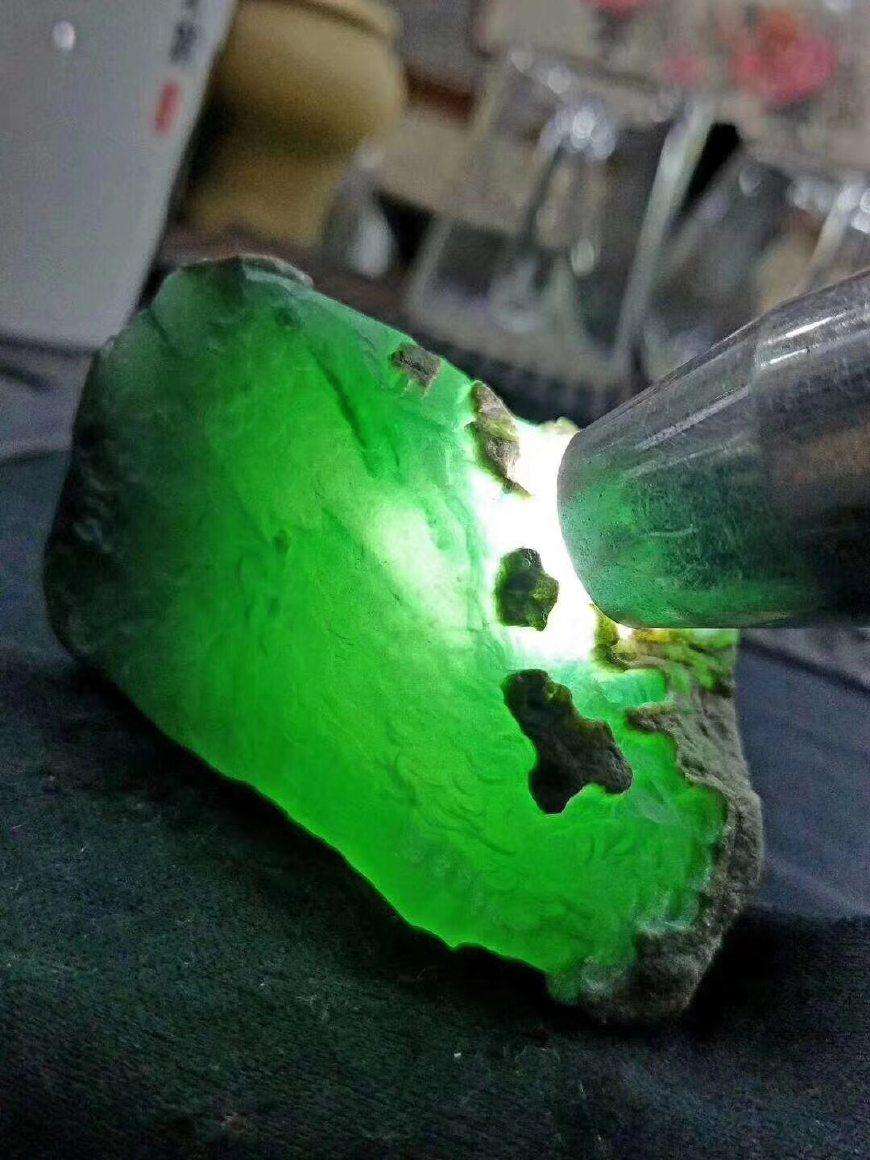 翡翠原石是什么的简单介绍-第2张图片-翡翠网 翡翠原石是什么的简单介绍-第2张图片-翡翠网