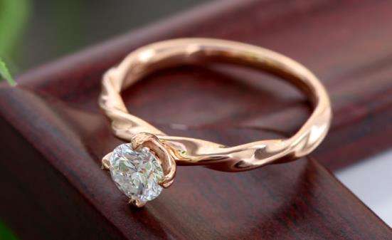 天然钻戒价格一般多少,天然钻戒价格一般多少一克-第1张图片-翡翠网 天然钻戒价格一般多少,天然钻戒价格一般多少一克-第1张图片-翡翠网