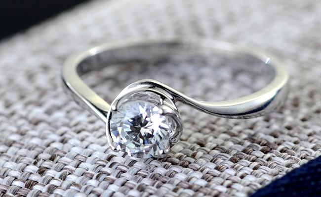 天然钻戒价格一般多少,天然钻戒价格一般多少一克-第2张图片-翡翠网 天然钻戒价格一般多少,天然钻戒价格一般多少一克-第2张图片-翡翠网