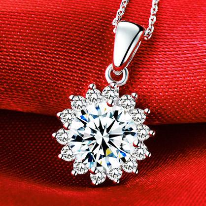 钻石吊坠项链多少钱钻石项链什么价格-第1张图片-翡翠网 钻石吊坠项链多少钱钻石项链什么价格-第1张图片-翡翠网