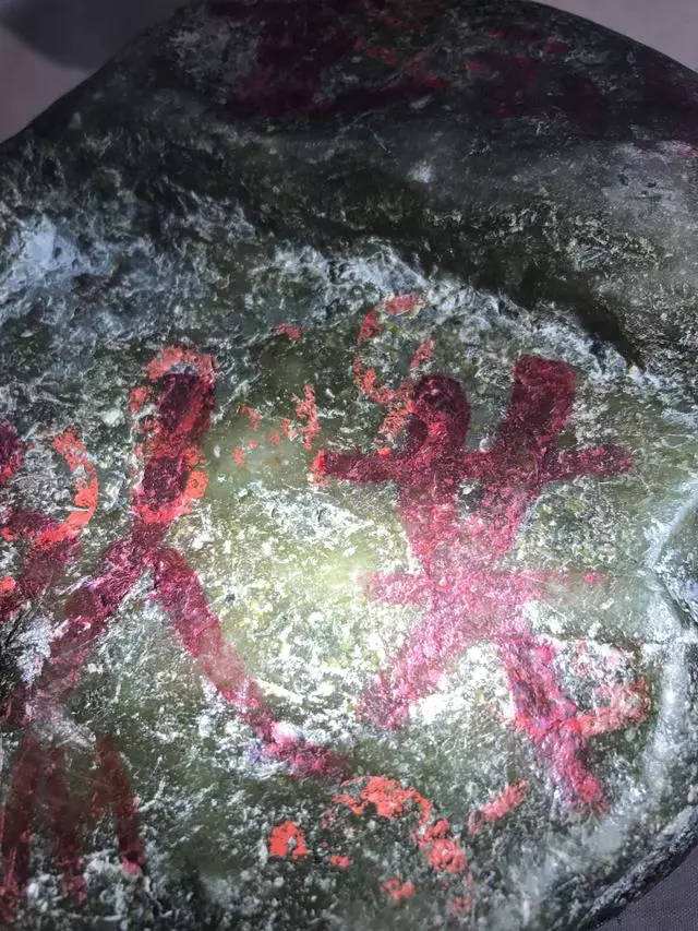 关于翡翠**游戏有裂痕的原石的信息-第2张图片-翡翠网