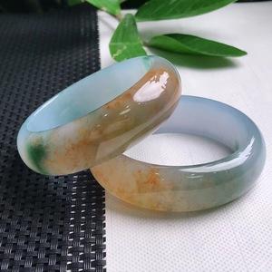 翡翠手镯三彩的贵还是一个色的贵翡翠手镯三彩的贵还是一个色的贵呢-第2张图片-翡翠网 翡翠手镯三彩的贵还是一个色的贵翡翠手镯三彩的贵还是一个色的贵呢-第2张图片-翡翠网