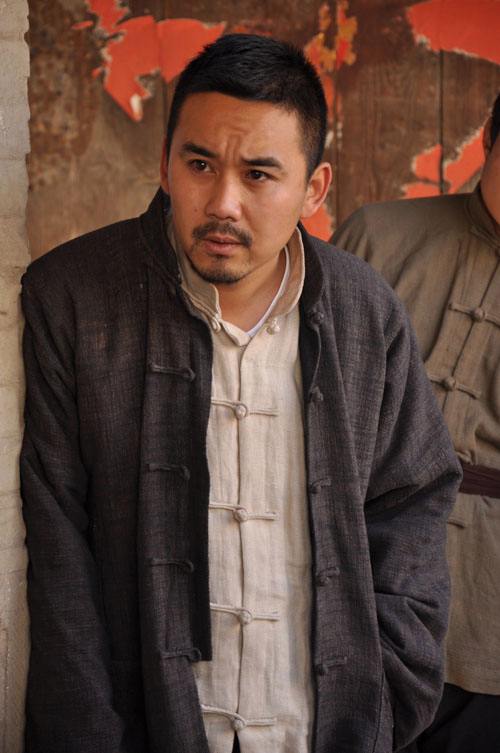 电视剧黄金背后,电视剧黄金背后剧情-第2张图片-翡翠网