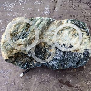 满身绿松花的翡翠原石翡翠原石全身有松花有机会开出绿吗?-第2张图片-翡翠网 满身绿松花的翡翠原石翡翠原石全身有松花有机会开出绿吗?-第2张图片-翡翠网