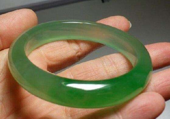 如果鉴定翡翠手镯,如果鉴定翡翠手镯的真假-第2张图片-翡翠网 如果鉴定翡翠手镯,如果鉴定翡翠手镯的真假-第2张图片-翡翠网