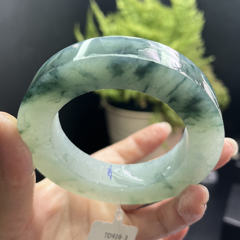 翡翠原石手镯图片,翡翠原石手镯-第1张图片-翡翠网 翡翠原石手镯图片,翡翠原石手镯-第1张图片-翡翠网