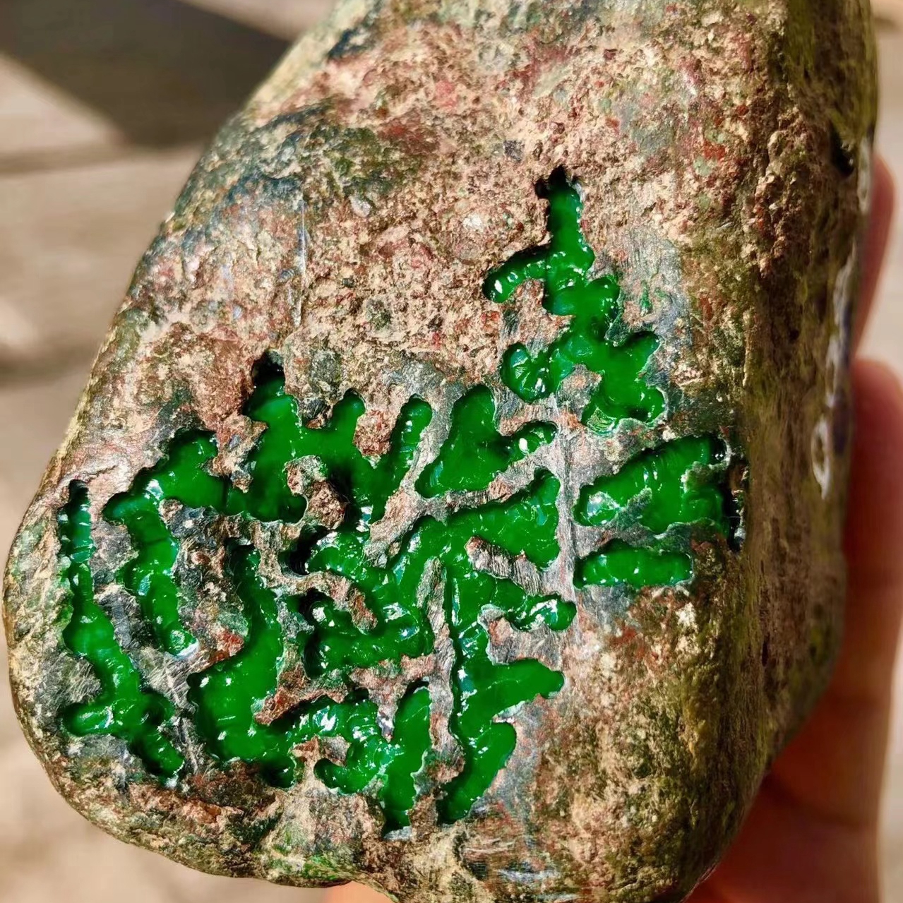 如何辨别翡翠原石的好坏,如何辨别翡翠原石-第1张图片-翡翠网 如何辨别翡翠原石的好坏,如何辨别翡翠原石-第1张图片-翡翠网