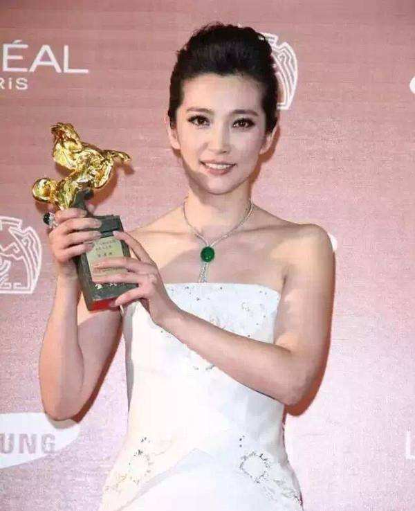 杨幂春晚翡翠知识的简单介绍-第2张图片-翡翠网 杨幂春晚翡翠知识的简单介绍-第2张图片-翡翠网