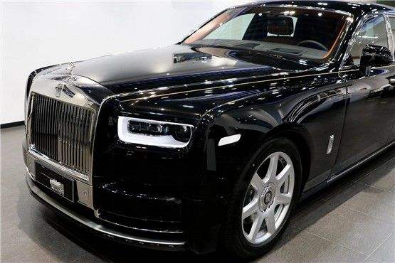 劳斯莱斯幻影 豪华版,劳斯莱斯幻影黄金版-第2张图片-翡翠网