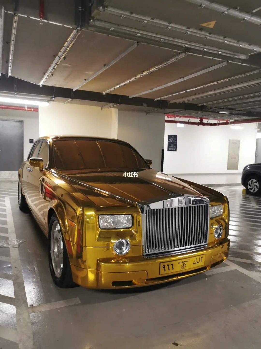 黄金劳斯莱斯,黄金劳斯莱斯多少钱一辆-第1张图片-翡翠网 黄金劳斯莱斯,黄金劳斯莱斯多少钱一辆-第1张图片-翡翠网