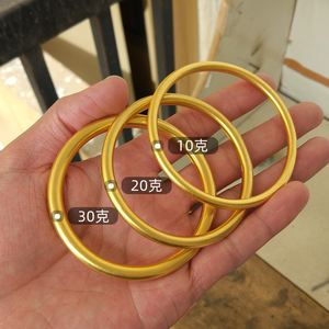 30克的手镯实心显细吗图片30克的手镯实心显细吗